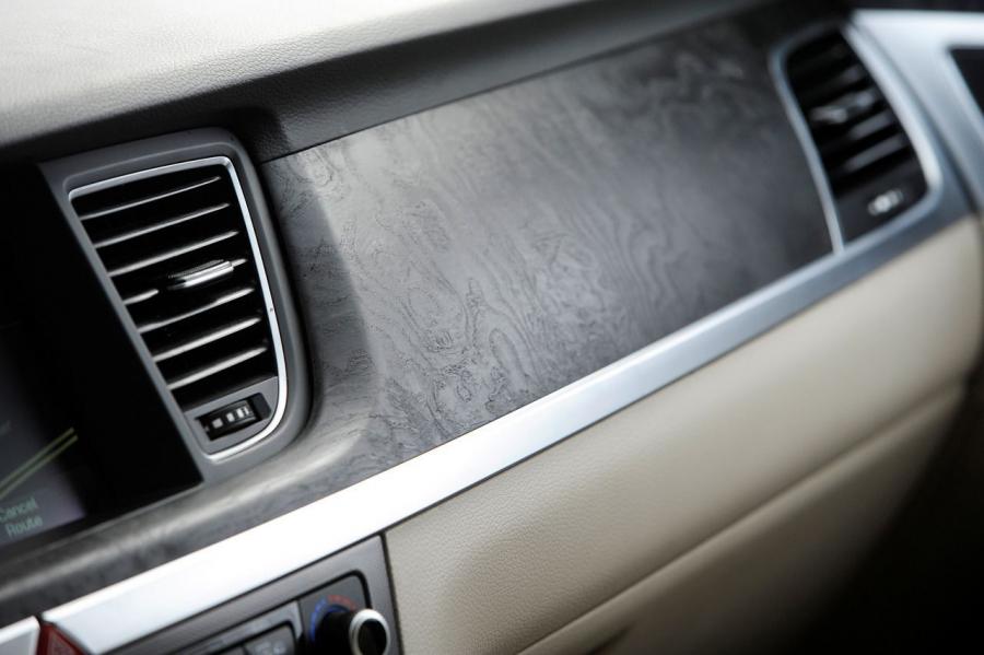 Детали интерьера Hyundai Genesis 2014 года  (NA) (фото 19 из 105)